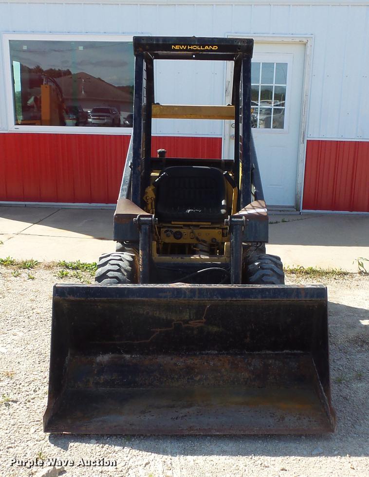 image for item FT9948 1984 New Holland L250 skid steer