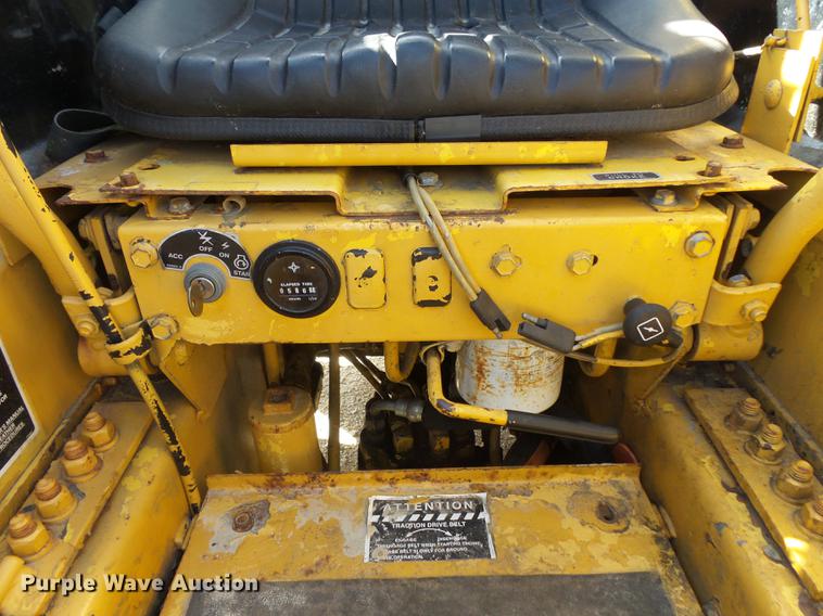 image for item FT9948 1984 New Holland L250 skid steer