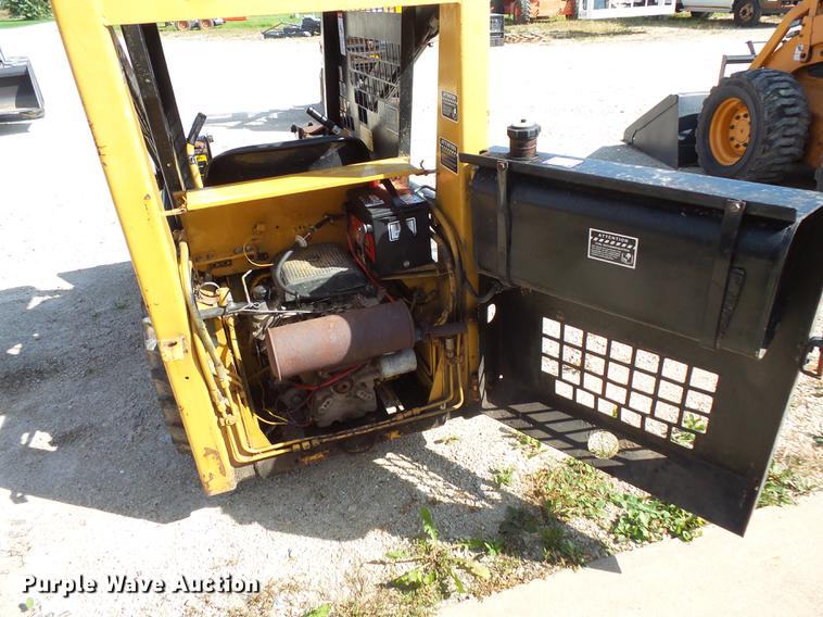 image for item FT9948 1984 New Holland L250 skid steer