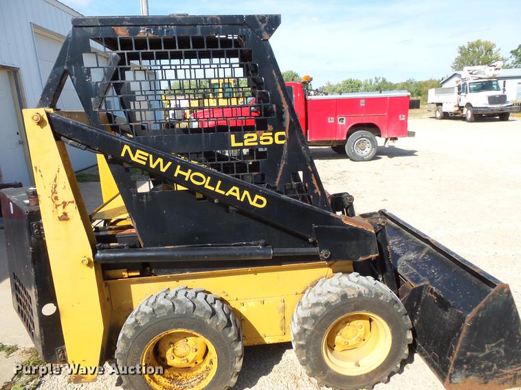 image for item FT9948 1984 New Holland L250 skid steer