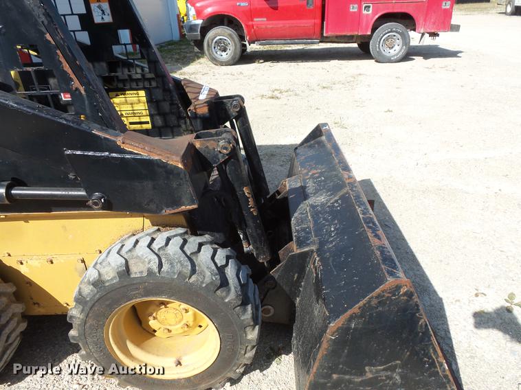 image for item FT9948 1984 New Holland L250 skid steer