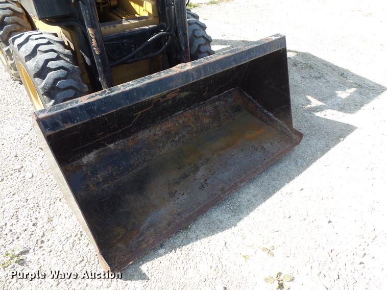 image for item FT9948 1984 New Holland L250 skid steer