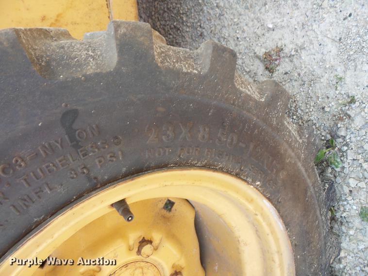 image for item FT9948 1984 New Holland L250 skid steer