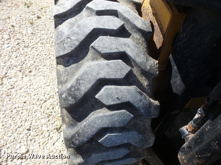 image for item FT9948 1984 New Holland L250 skid steer