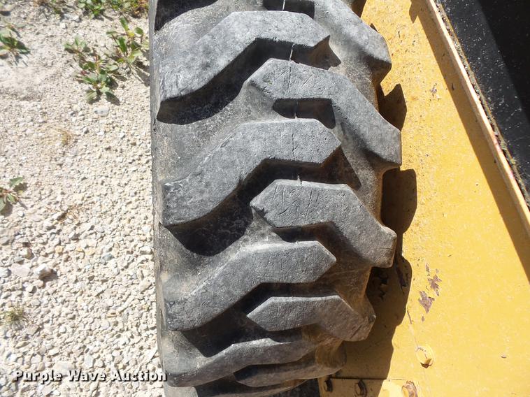 image for item FT9948 1984 New Holland L250 skid steer