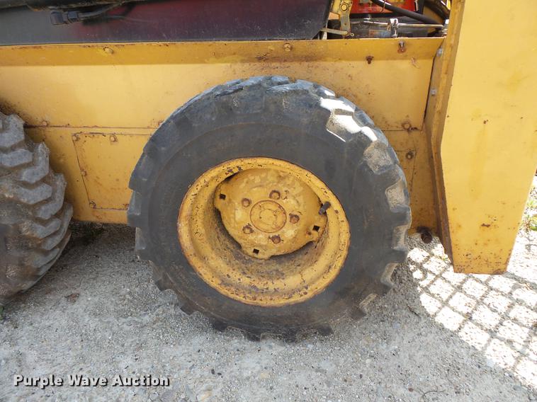 image for item FT9948 1984 New Holland L250 skid steer