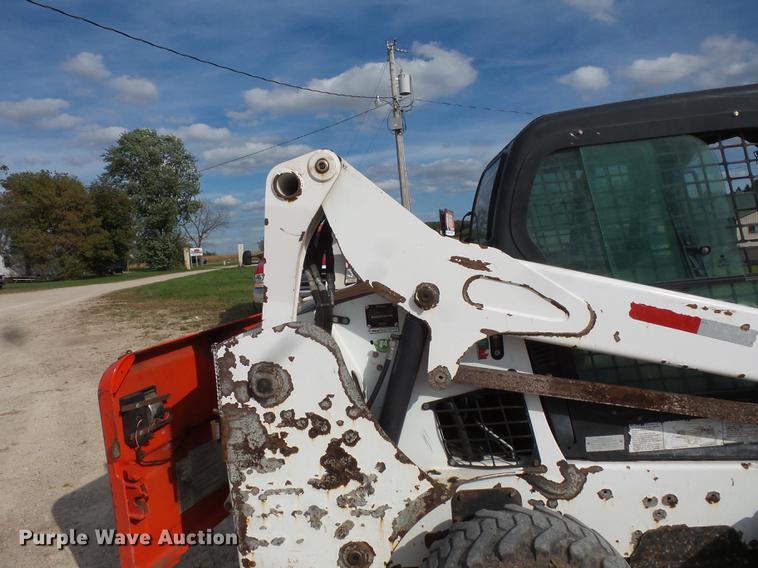image for item FT9955 Bobcat S590 skid steer
