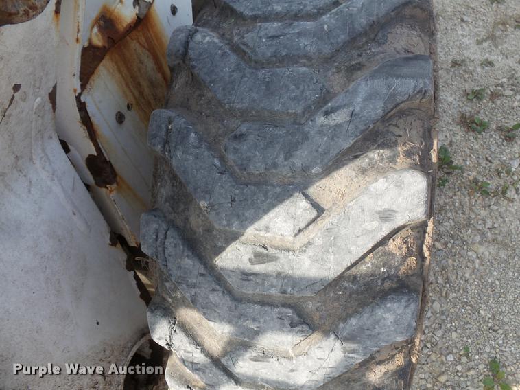 image for item FT9955 Bobcat S590 skid steer