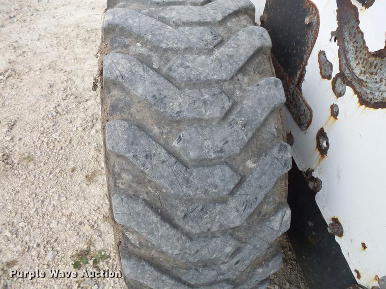 image for item FT9955 Bobcat S590 skid steer