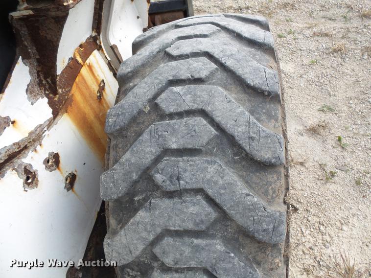 image for item FT9955 Bobcat S590 skid steer