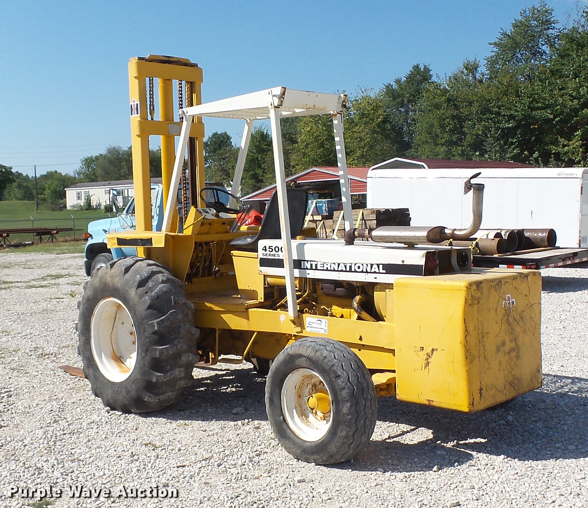 International 4500B forklift in Troy, MO Item DE4834 sold Purple Wave