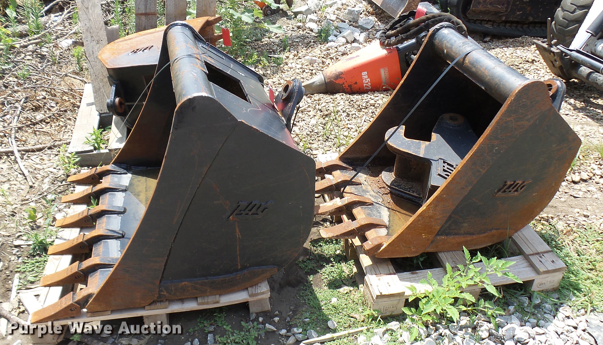 (3) Tag excavator buckets in Olathe, KS Item DX9440 sold Purple Wave