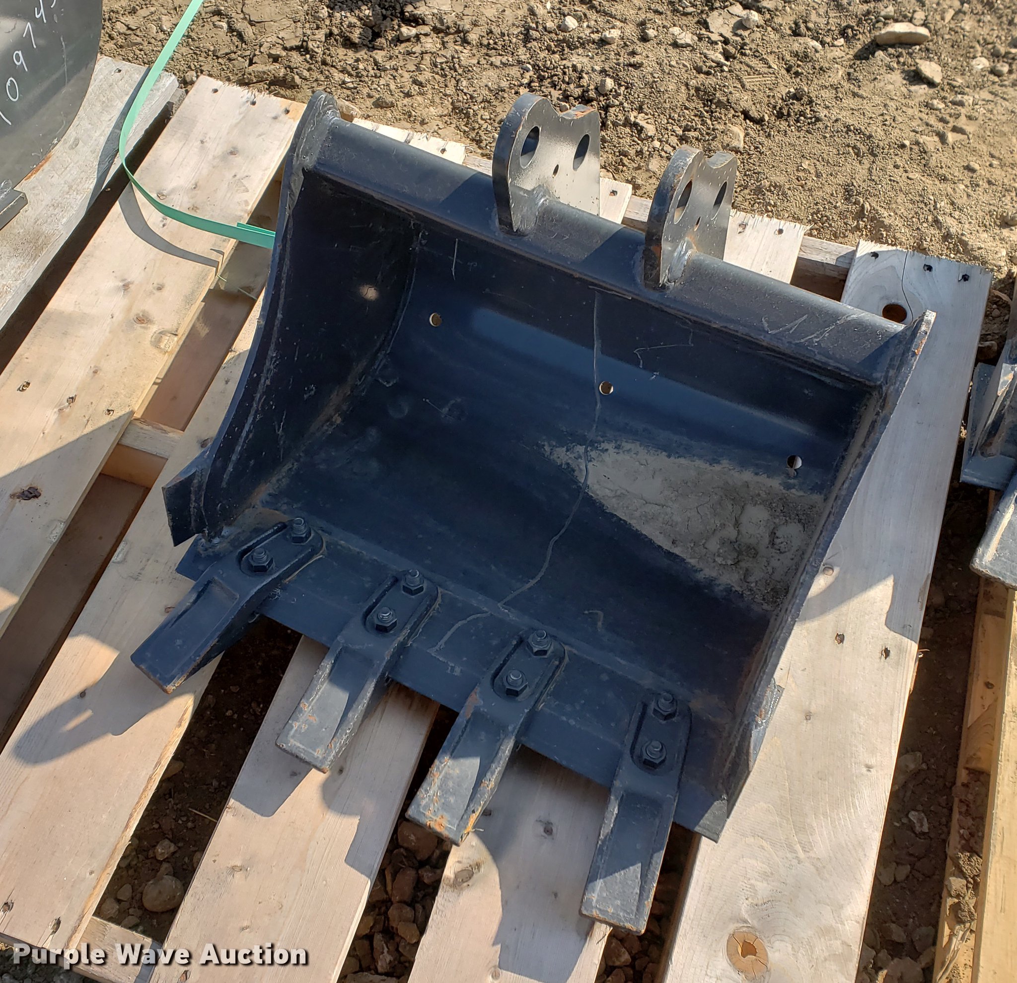 Bobcat 20"W trenching bucket in Olathe, KS Item EF9884 sold Purple Wave