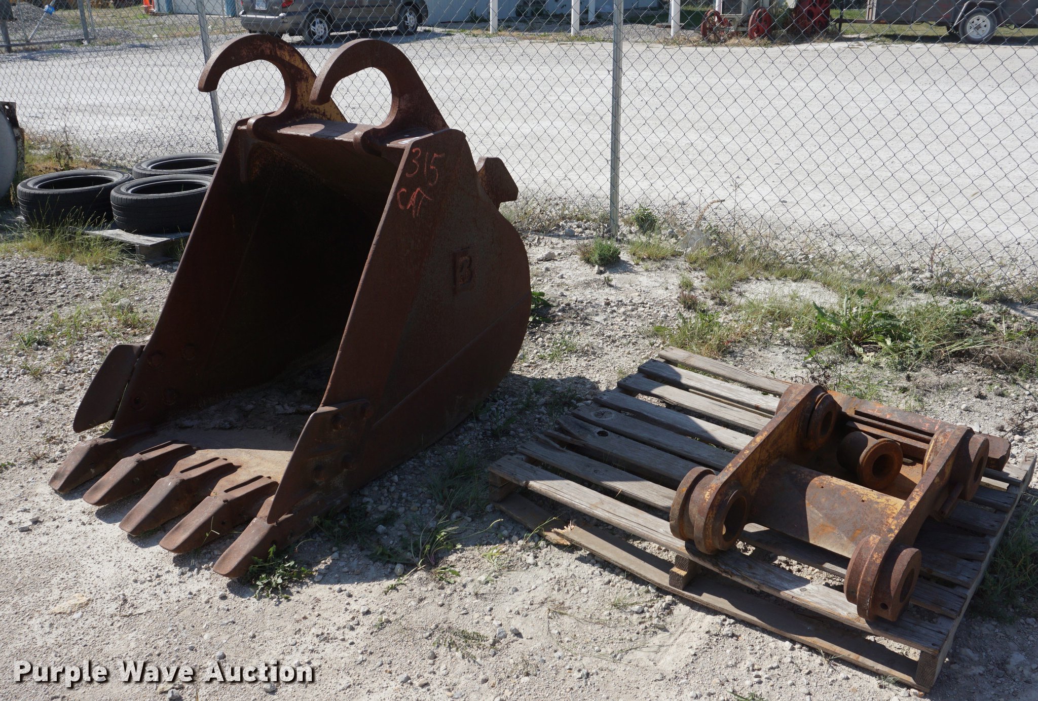 Balderson excavator bucket in Spring Hill, KS Item ES9985 sold