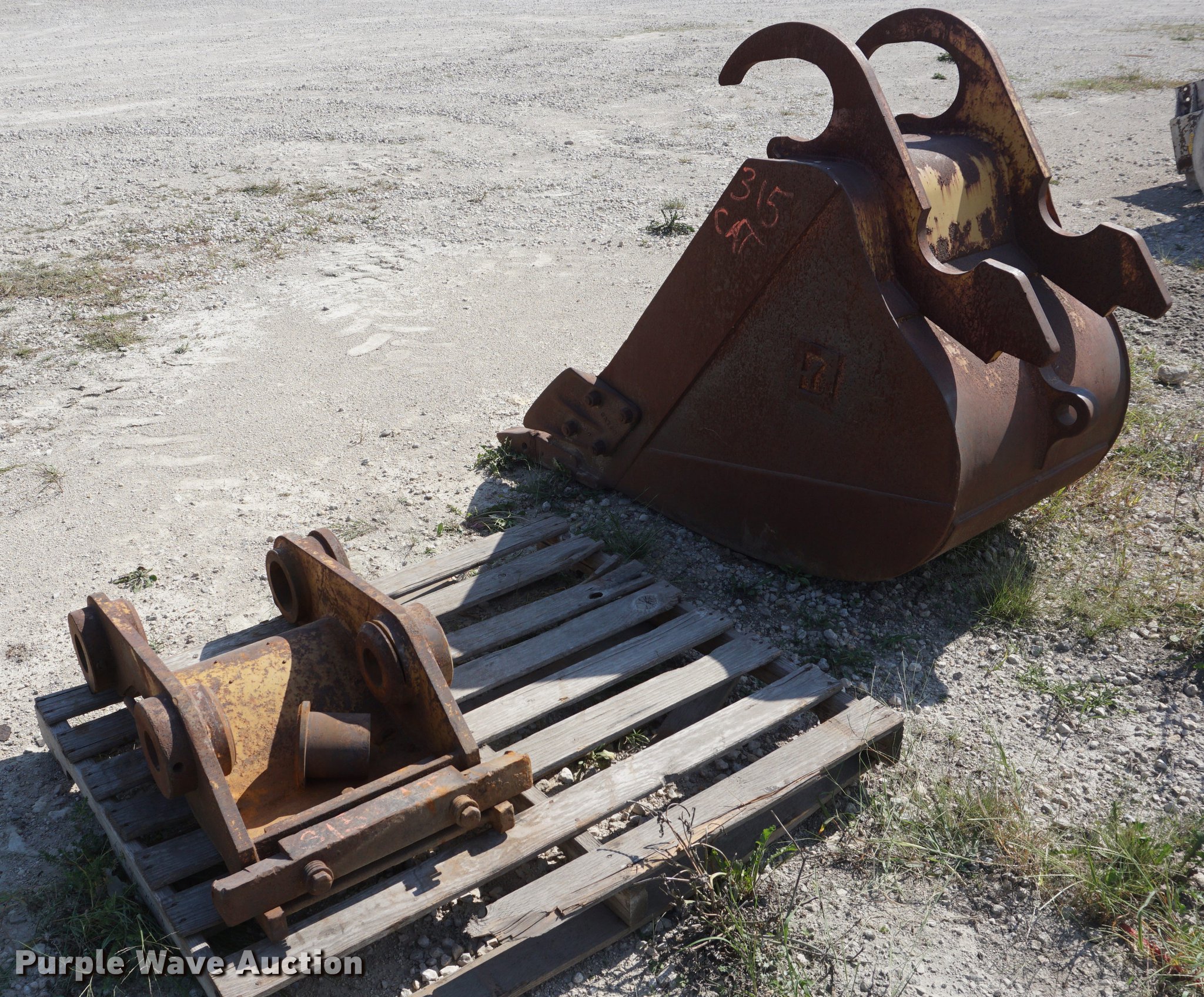 Balderson excavator bucket in Spring Hill, KS Item ES9985 sold