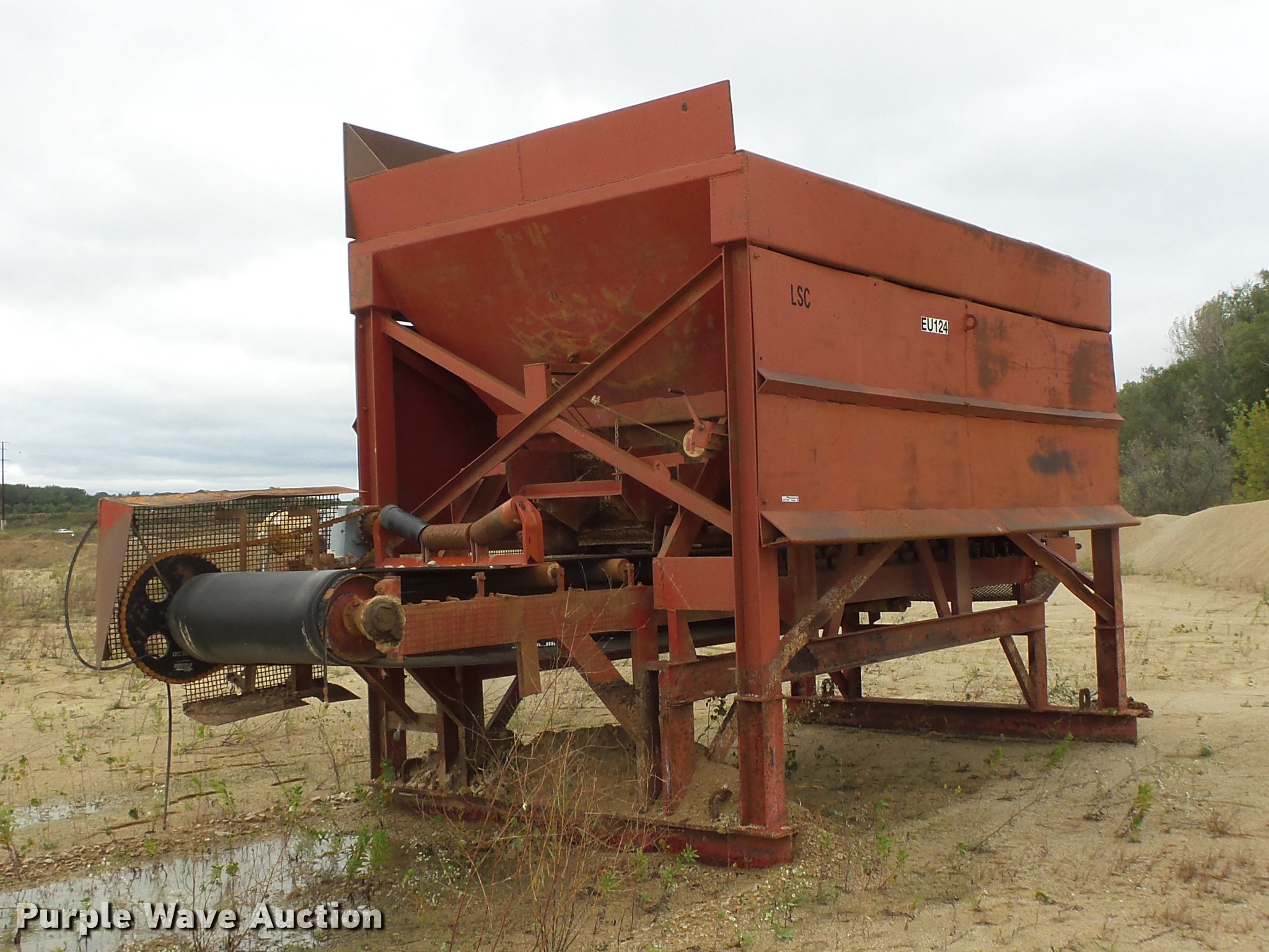 Feed hopper in Burnsville, MN Item FT9934 sold Purple Wave