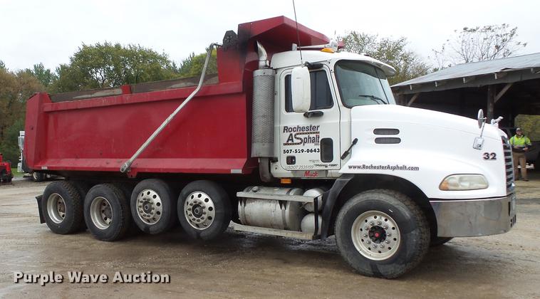 image for item DX9508 2001 Mack CX613 dump truck