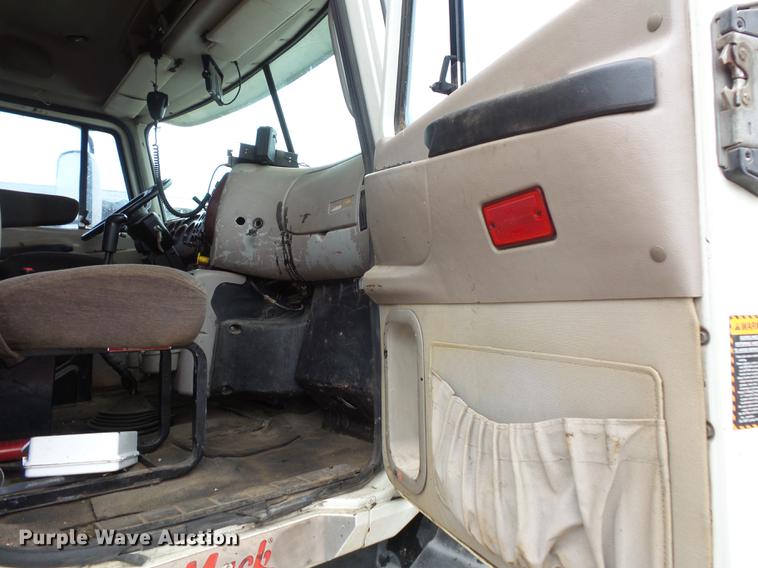 image for item DX9508 2001 Mack CX613 dump truck