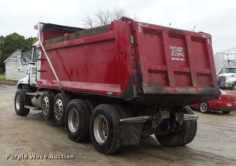 image for item DX9509 2001 Mack CX613 dump truck