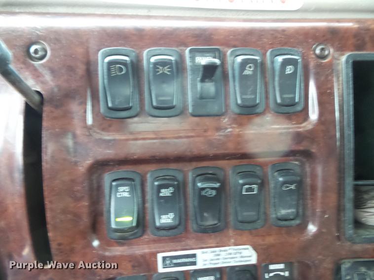 image for item DX9509 2001 Mack CX613 dump truck