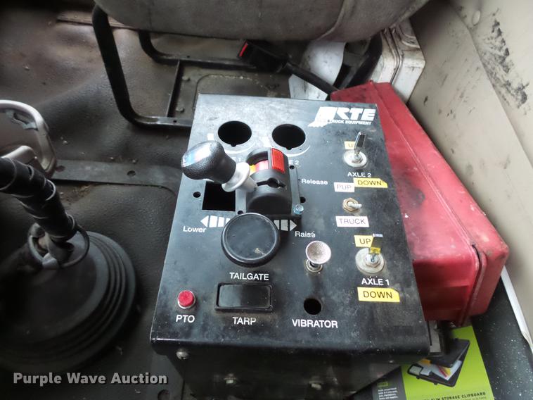 image for item DX9509 2001 Mack CX613 dump truck