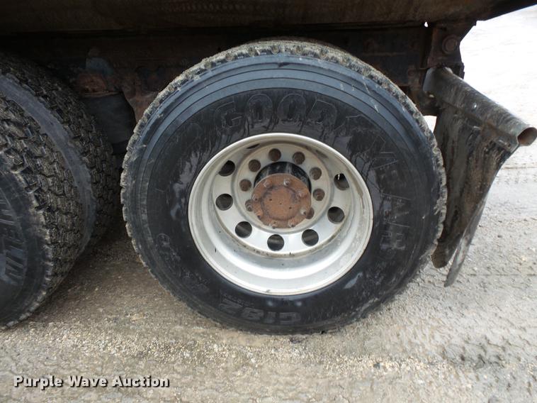 image for item DX9509 2001 Mack CX613 dump truck