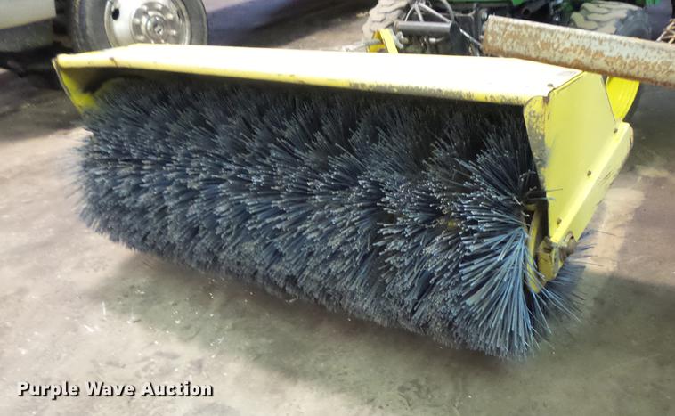 image for item DX9511 John Deere 60 broom