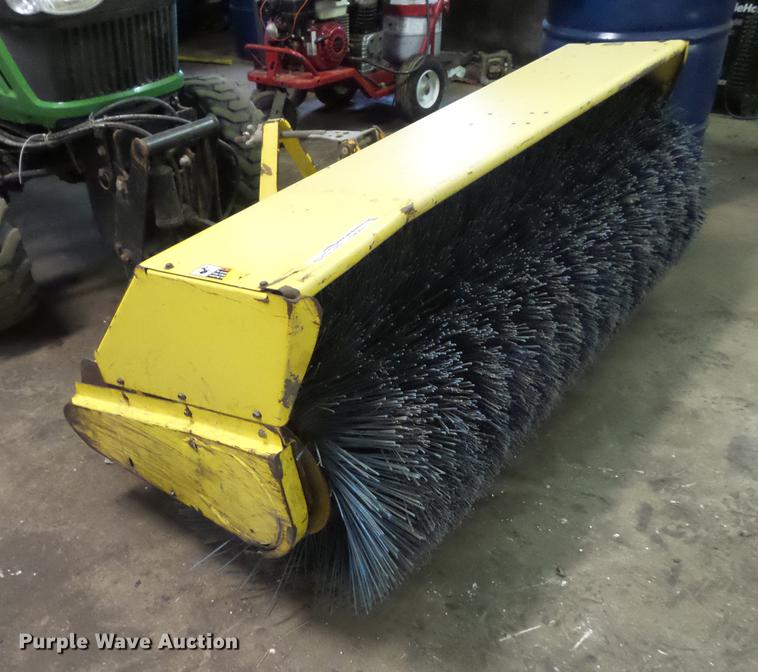 image for item DX9511 John Deere 60 broom