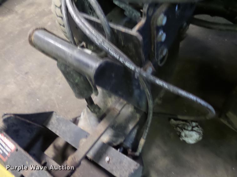 image for item DX9511 John Deere 60 broom