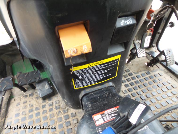 image for item DX9512 John Deere 2032R 4WD tractor