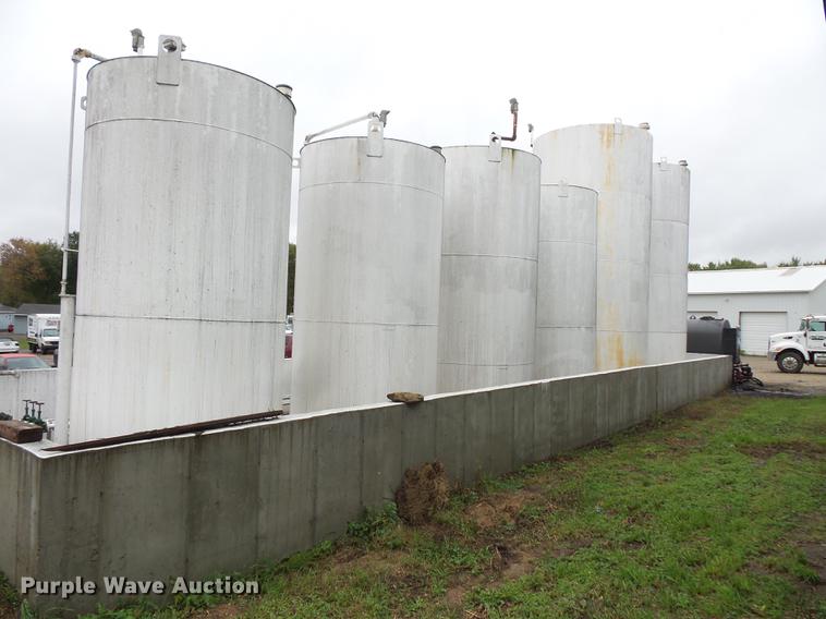 image for item FT9985 Fuel station