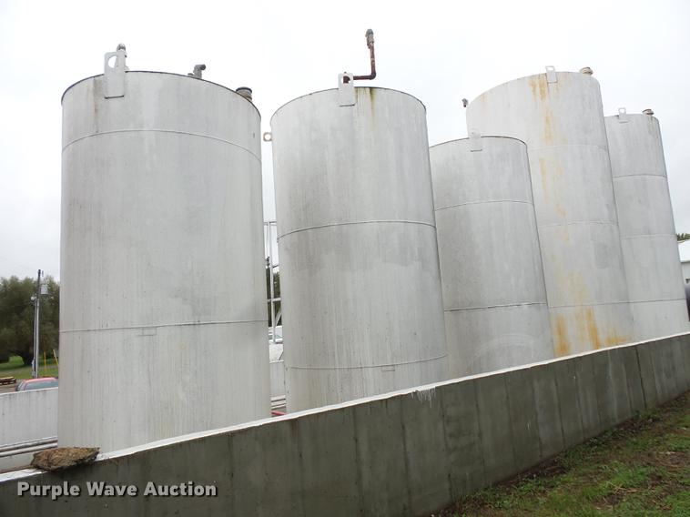 image for item FT9985 Fuel station