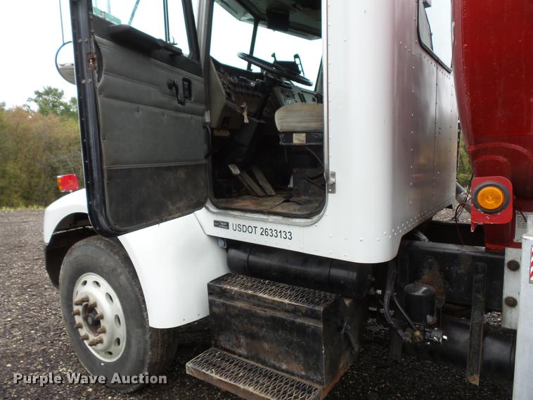 image for item FT9992 1995 Peterbilt 330 fuel truck