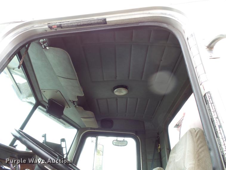 image for item FT9992 1995 Peterbilt 330 fuel truck