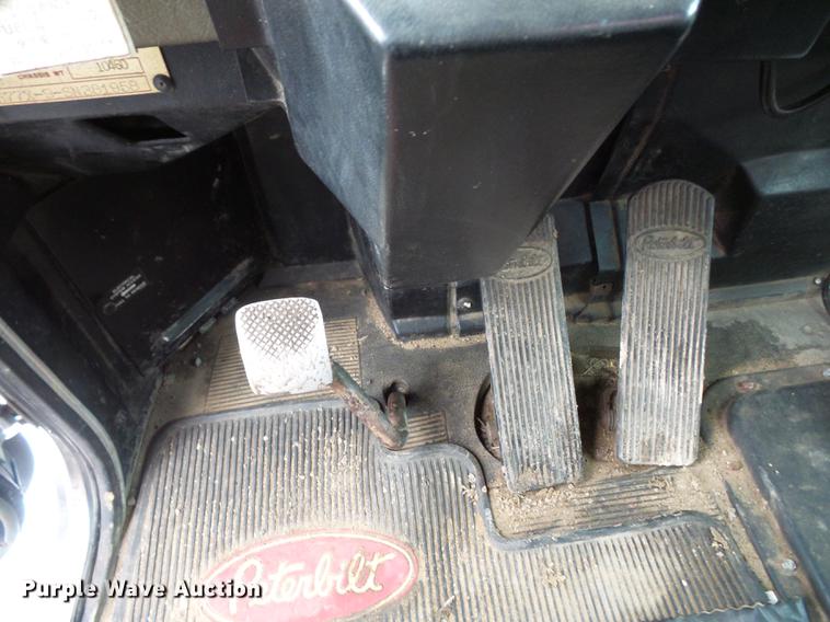 image for item FT9992 1995 Peterbilt 330 fuel truck