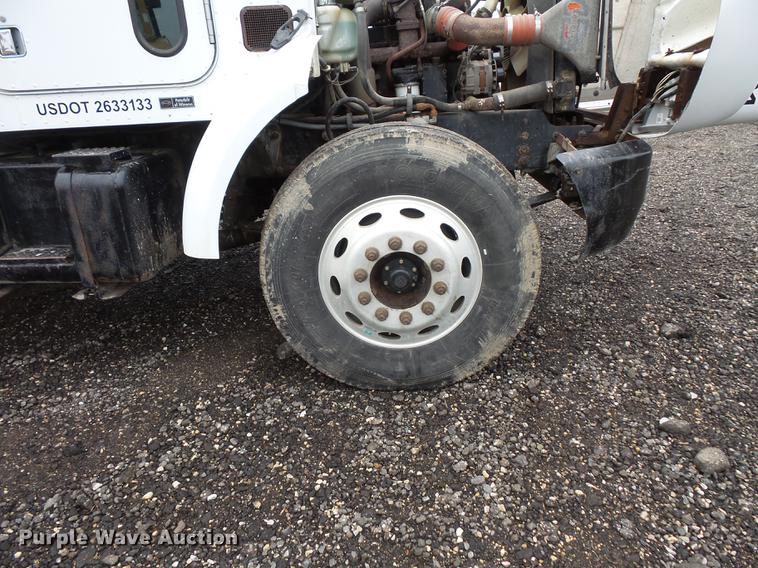 image for item FT9992 1995 Peterbilt 330 fuel truck