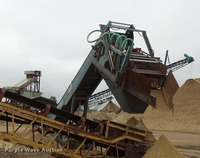 image for item FT9996 Powerscreen Commander 408 screening plant