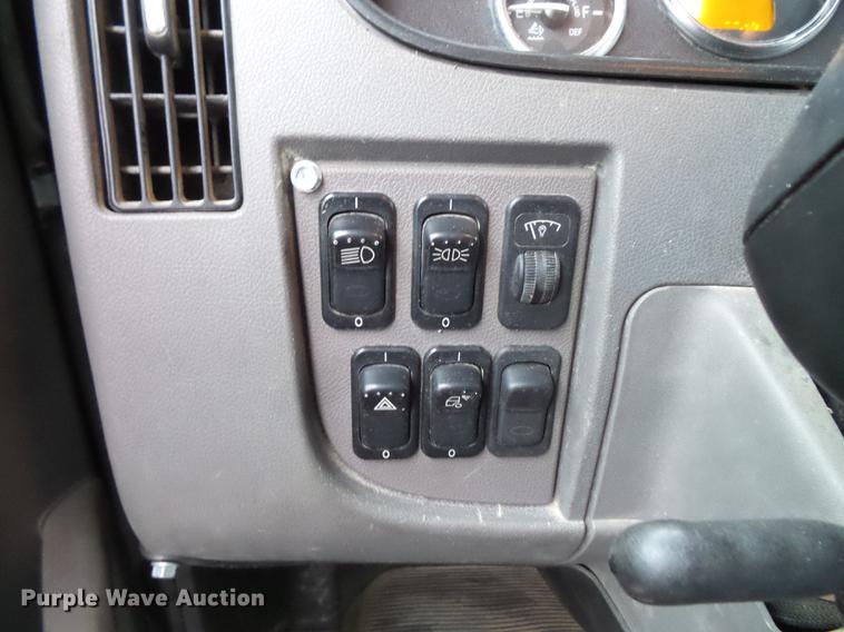 image for item FT9997 2012 Peterbilt 348 fuel truck