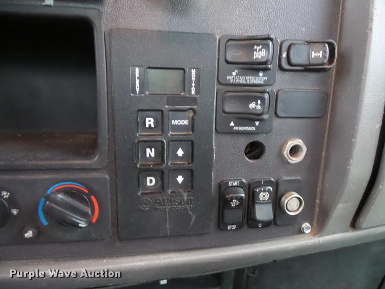 image for item FT9997 2012 Peterbilt 348 fuel truck