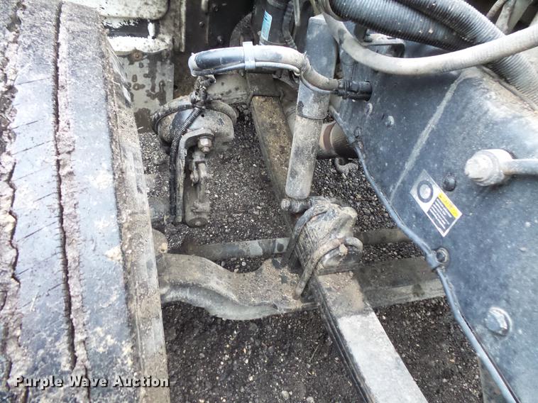 image for item FT9997 2012 Peterbilt 348 fuel truck