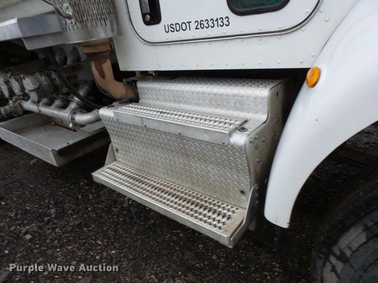 image for item FT9997 2012 Peterbilt 348 fuel truck