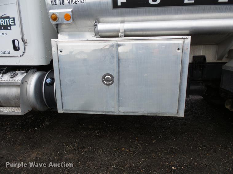 image for item FT9997 2012 Peterbilt 348 fuel truck