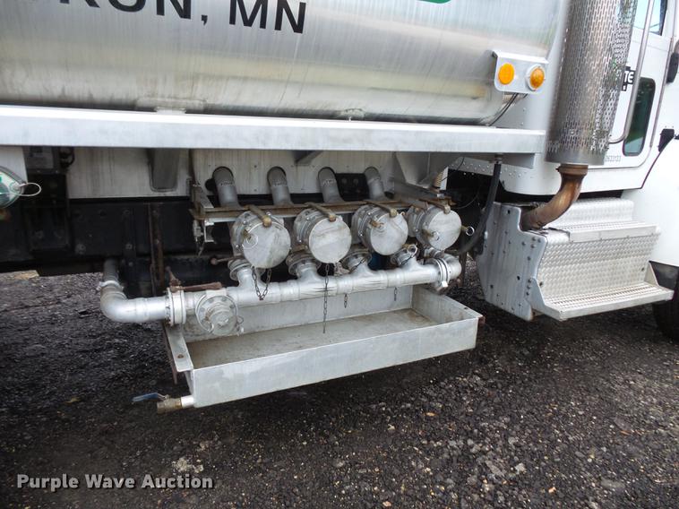 image for item FT9997 2012 Peterbilt 348 fuel truck