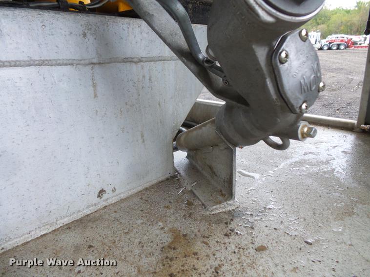 image for item FT9997 2012 Peterbilt 348 fuel truck