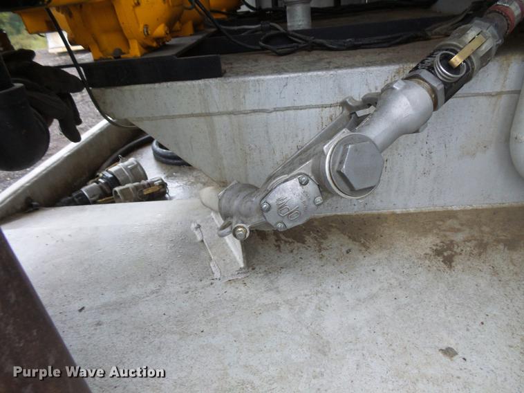 image for item FT9997 2012 Peterbilt 348 fuel truck