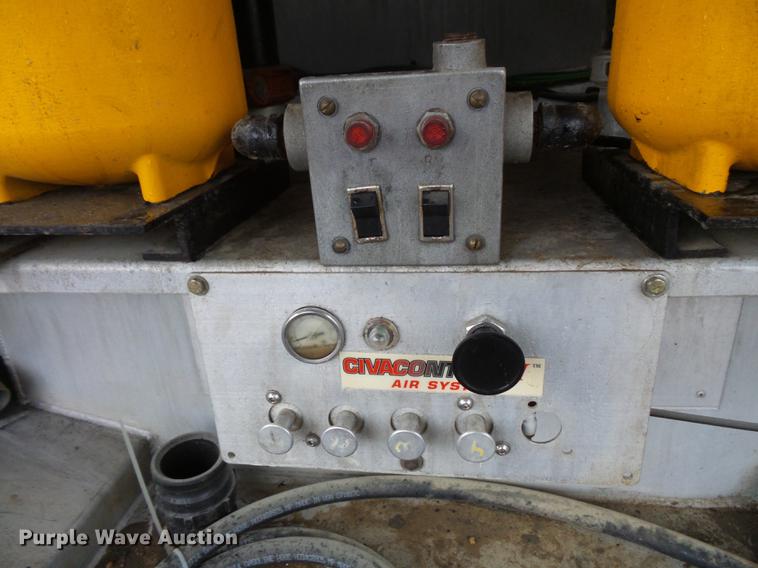 image for item FT9997 2012 Peterbilt 348 fuel truck