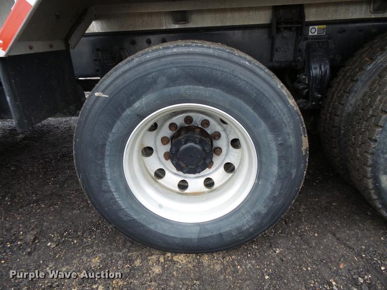 image for item FT9997 2012 Peterbilt 348 fuel truck