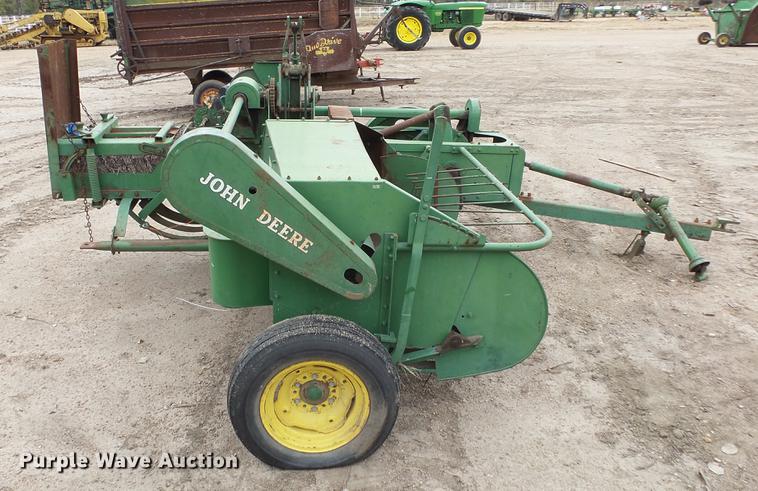 image for item AM9067 John Deere 14T small square baler