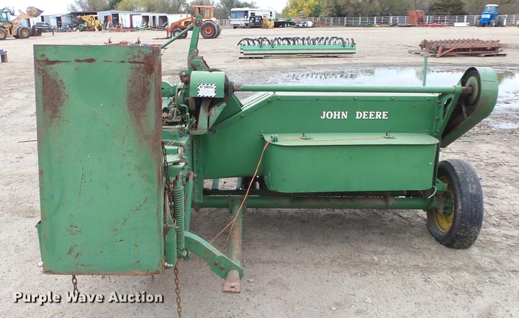 image for item AM9067 John Deere 14T small square baler