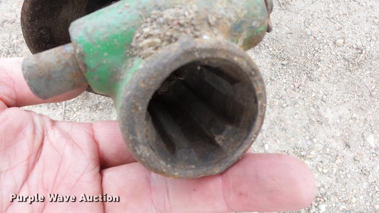 image for item AM9067 John Deere 14T small square baler